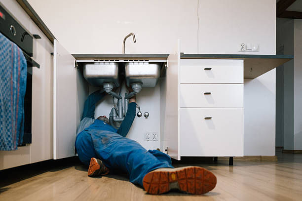 Professional Plumbing technician working in Bellaire, OH